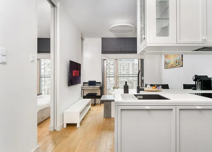 Beautiful With Parking In Mennica *