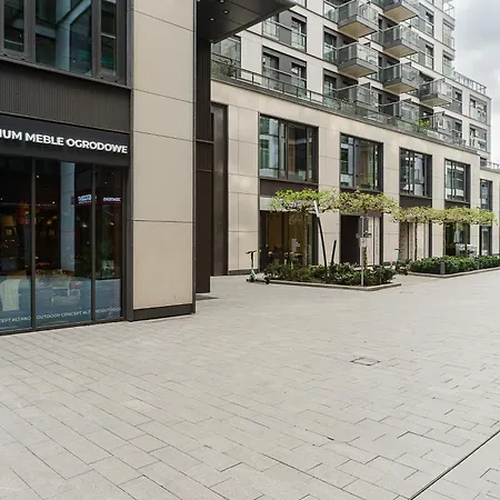 Beautiful With Parking In Mennica *