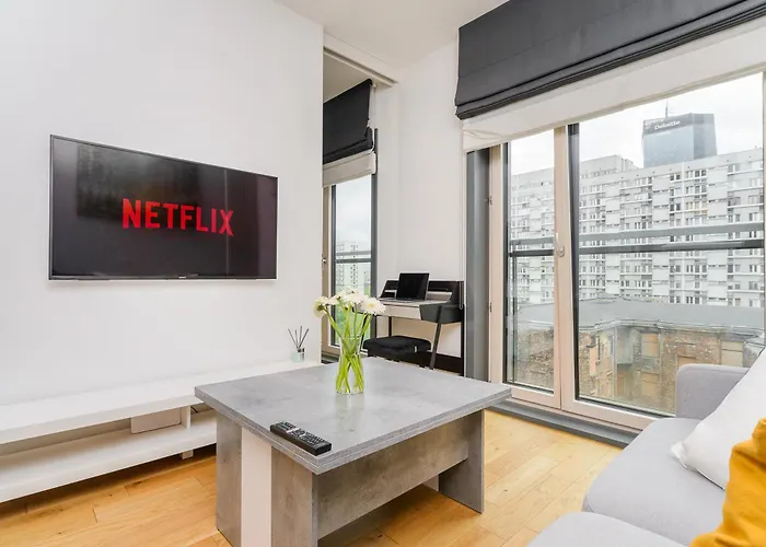 Beautiful With Parking In Mennica Warsaw