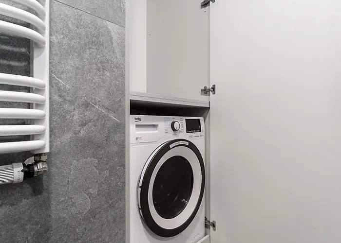 Beautiful With Parking In Mennica