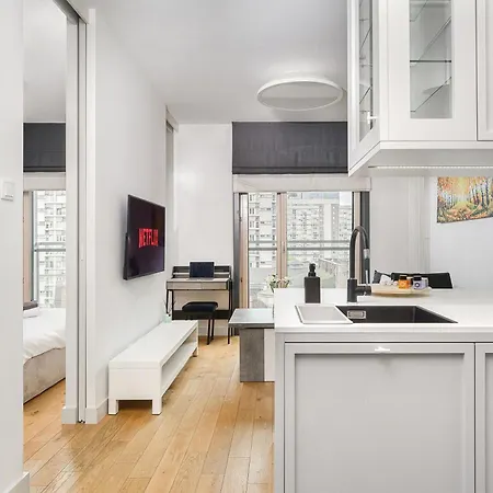 Beautiful With Parking In Mennica *