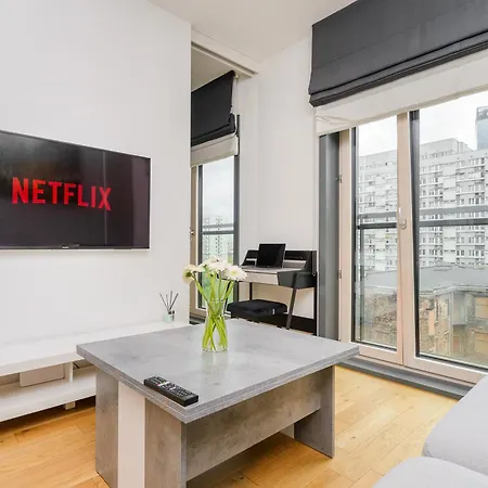 Beautiful With Parking In Mennica Varšava