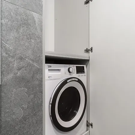 Beautiful With Parking In Mennica